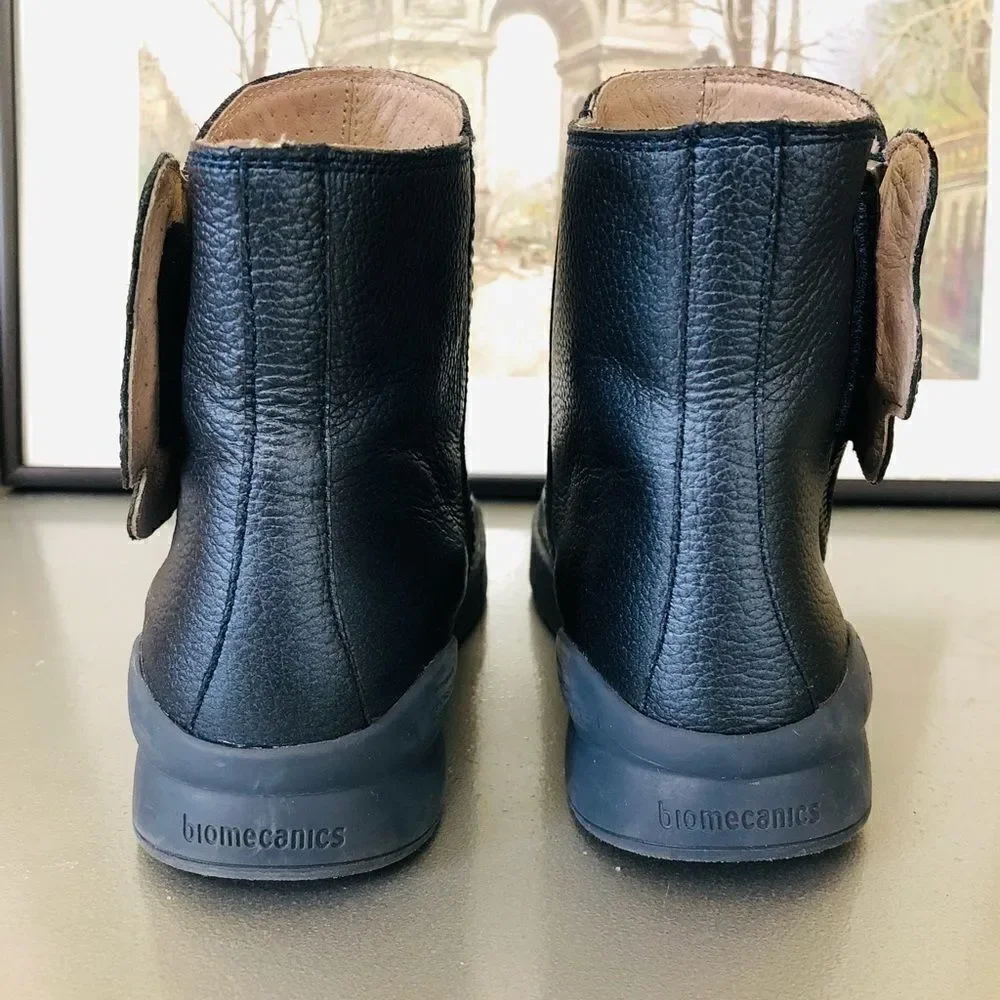 Biomecanics Girls' Glitter Booties‎